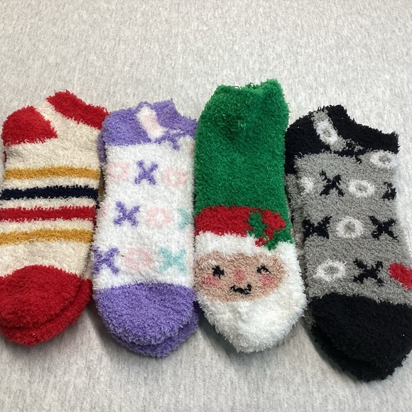 WOMEN’S COZY SOCKS BUNDLE OF 4 PAIRS SIZE: 9-11 SHOE SIZE COLOR: MULTI NWT - Picture 8 of 11